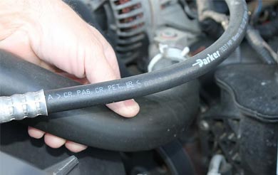 汽车减震器的常见故障 需先查看是否漏油